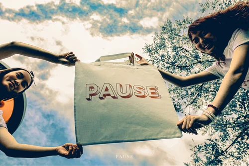 กระเป๋าผ้าวง Pause