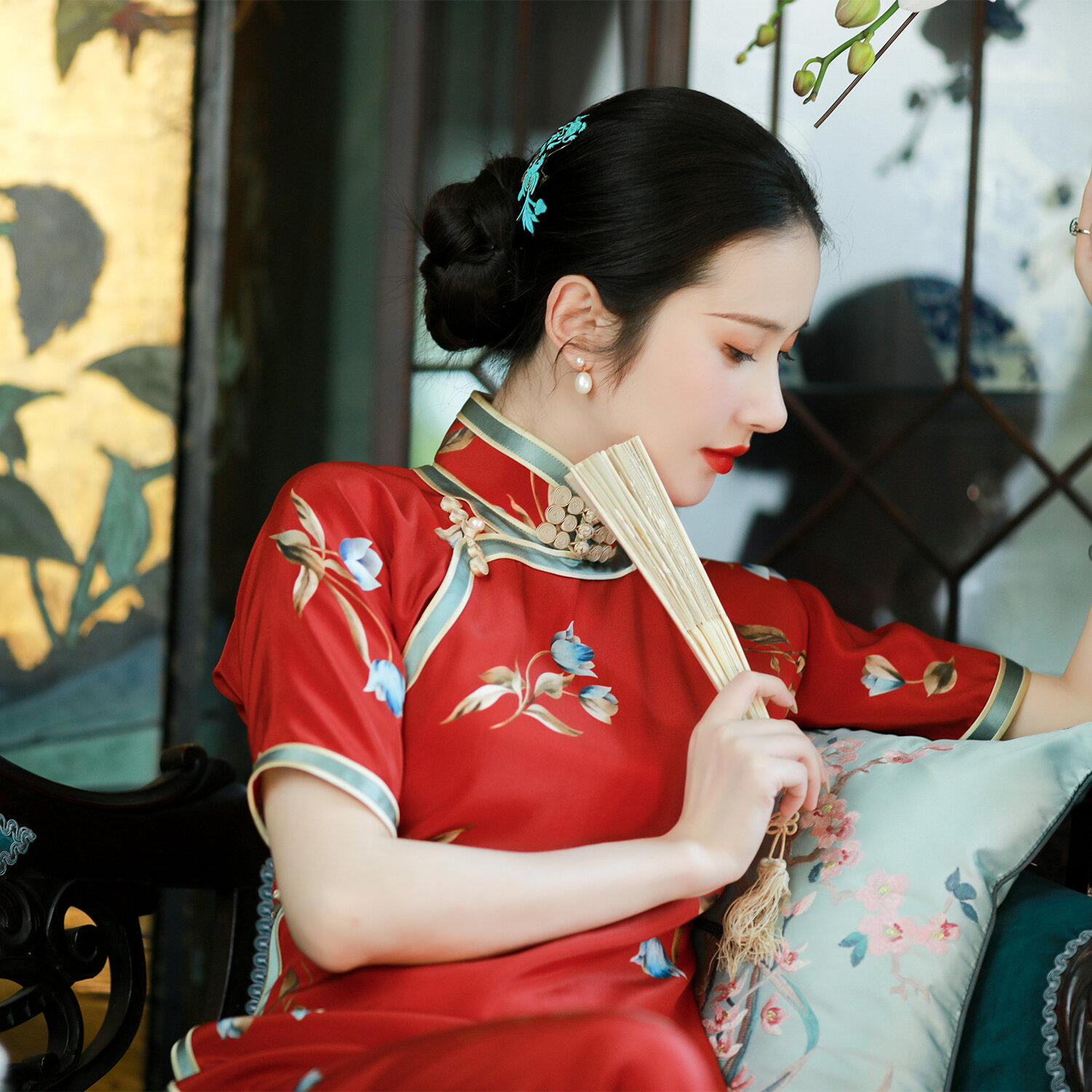 ชุด Cheongsam ผ้าไหมหม่อนย้อนยุคโดย City Wind แขนสั้นคอพิมพ์สไตล์แห่งชาติสําหรับผู้หญิง ราคา  16,350 บาท*ส่งฟรี