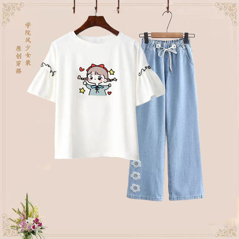 เสื้อยืดแฟชั่นฤดูร้อน + กางเกงยีนส์ขากว้างชุดสําหรับเด็กผู้หญิงอายุ 12-18 ปีวัสดุผ้าฝ้ายเหมาะสําหรับโรงเรียนและทํางาน ราคา  265 บาท*ส่งฟรี