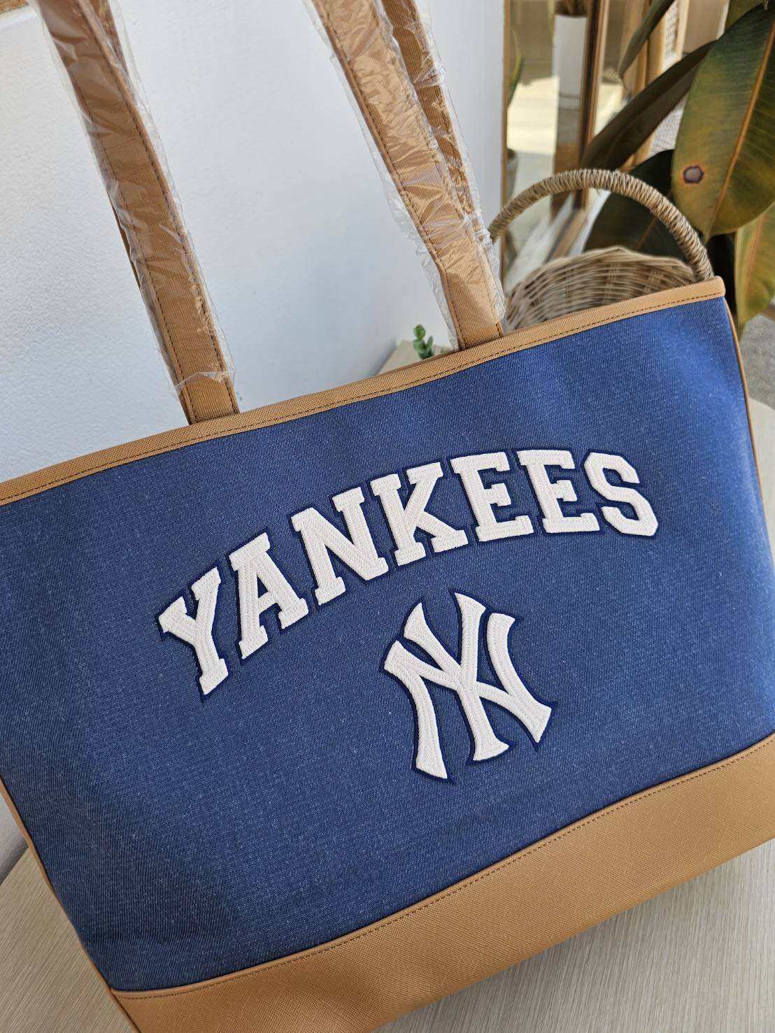 MLB Varsity Basic Canvas L-Tote Bag NEW YORK YANKEES 📌(ทักเชทก่อนสั่งซื้อ)