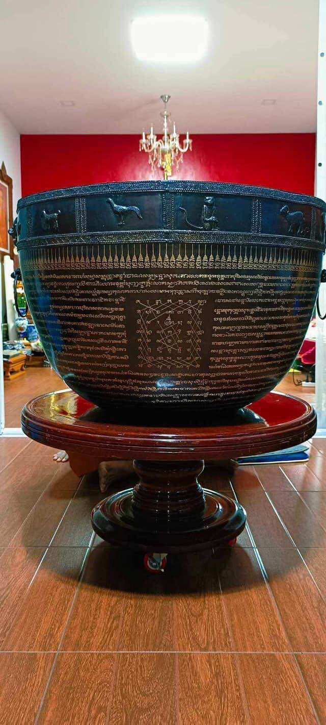 อ่าวน้ำพระพุทธมนต์จานอักขระ ( ทองเหลือผสมโลหะ ) ราคา 87,000 บาท*ส่งฟรี