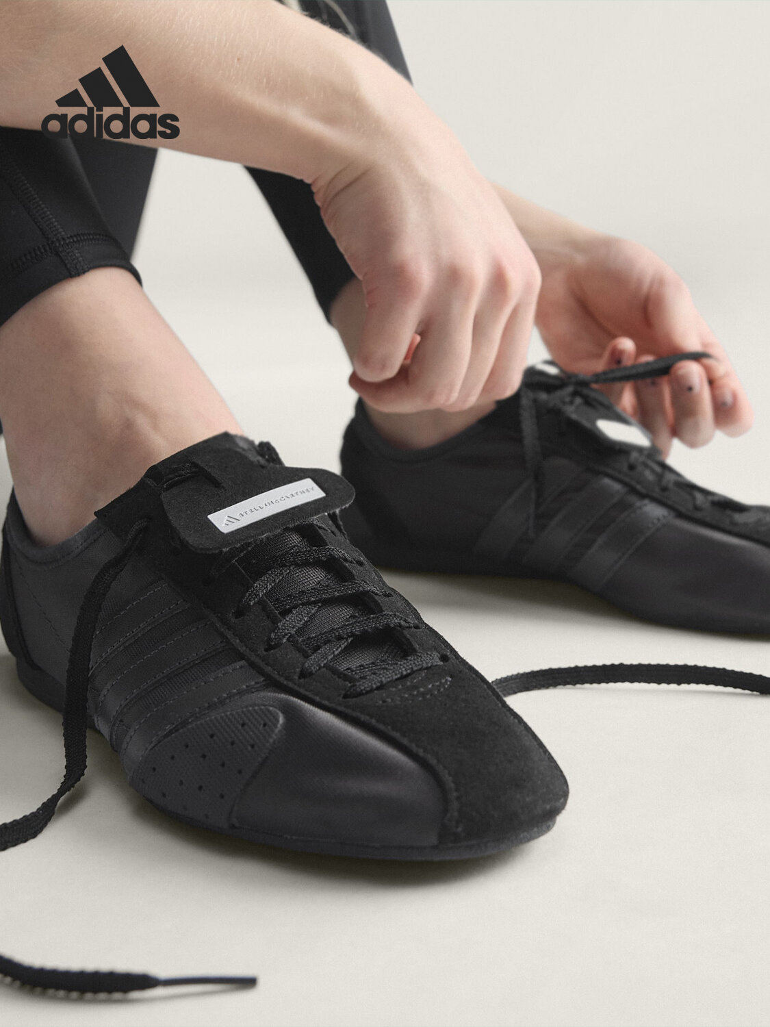 adidas | Women's Low-top Lightweight Casual Sports Shoes ราคา 9,546 บาท*ส่งฟรี