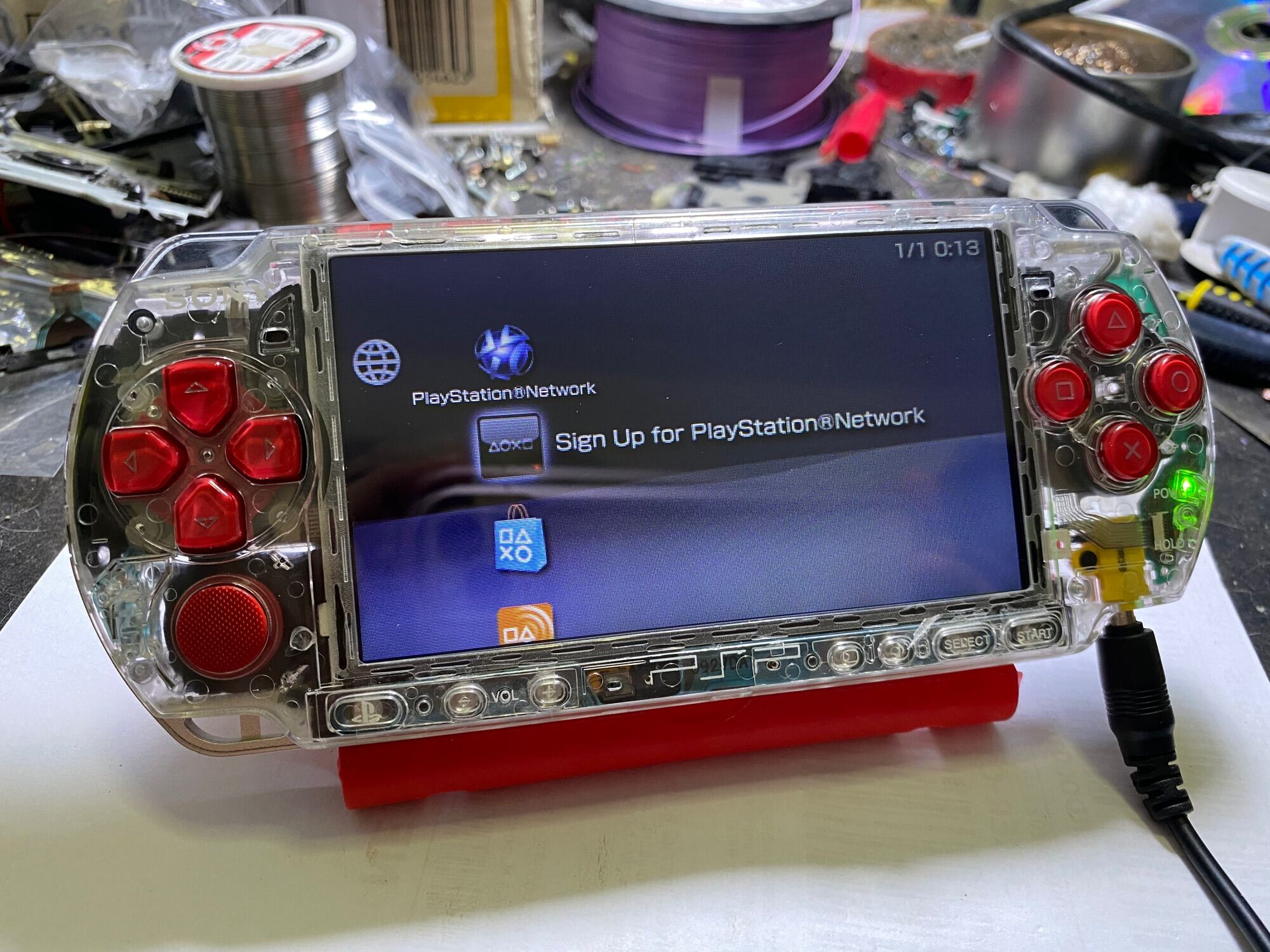 psp รุ่น3000 เปลี่ยนใส่บอดี้ใส ปุ่มคละสี เมม64G แถมสายชาร์ทแถมแบต