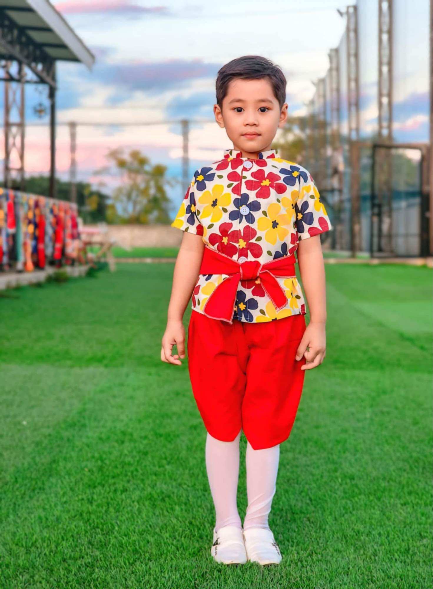 ชุดผ้าไทยลายดอกสงกรานต์68สีสันสดใสสวยงามสีแดงผ้าฝ้ายทอพื้นเมืองใส่สบายไม่ร้อน #ชุดลายดอก #ชุดลูกชาย #ชุดแฟชั่นเด็ก เซ็ท3ชิ้น เสื้อกับโจงกระเบนและผ้าคาดเอวใส่เที่ยวใส่ทำบุญน่ารักขับผิวมากๆ🌸🌻🌺💐 ราคา  179 บาท*ส่งฟรี