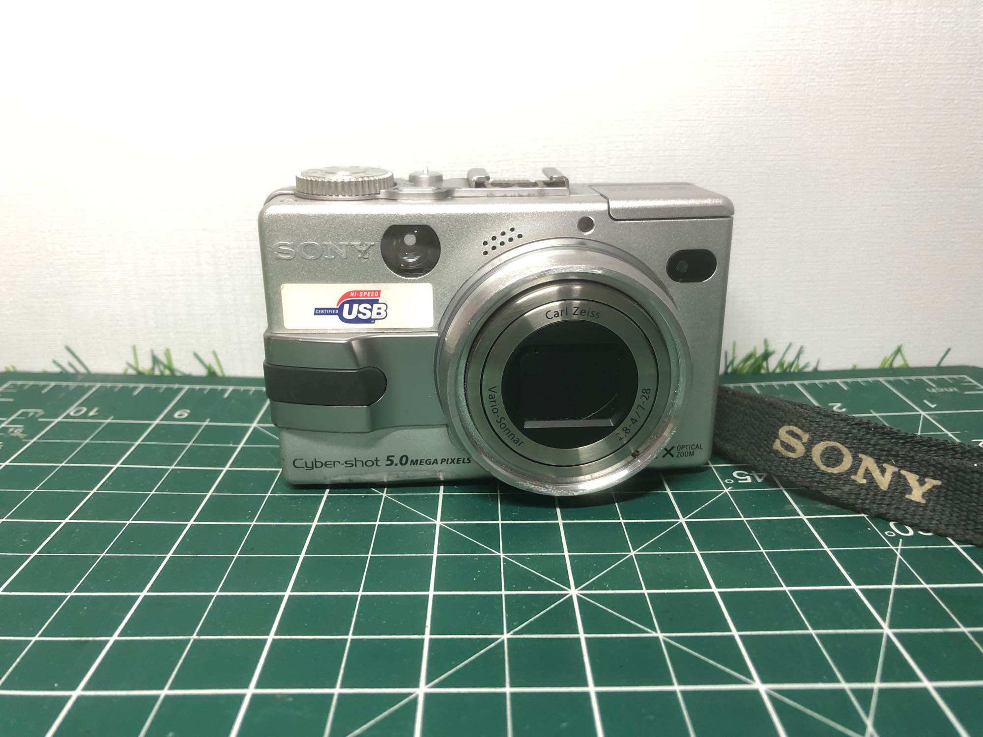 Sony v1 - A two hands - ThaiPick