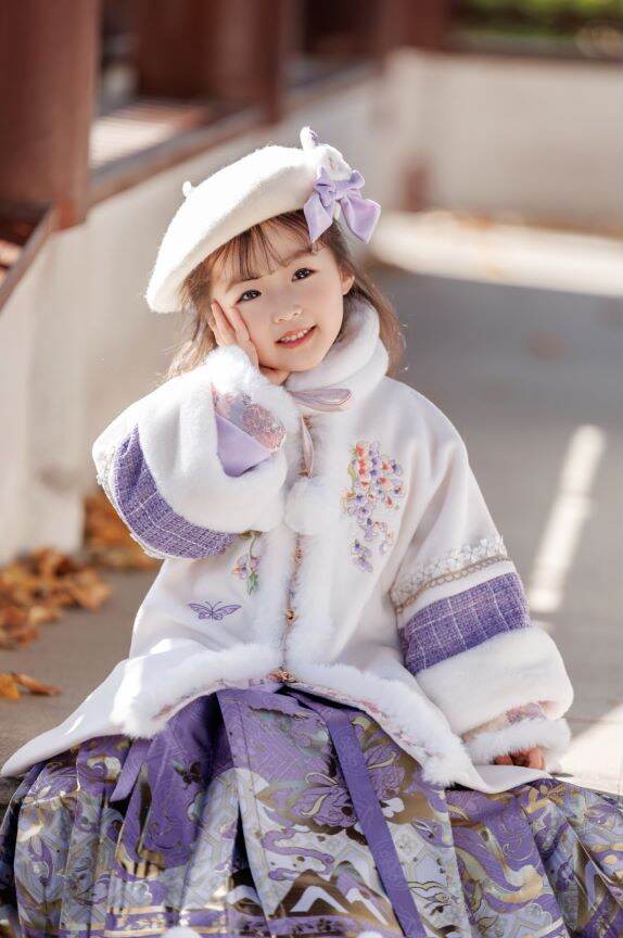 ชุดฮั่นฝูราชวงศ์หมิงชุดปีใหม่เพิ่มความหนารุ่นฤดูหนาวสีขาวสีม่วงไฮโซชุดออกข้างนอกชุดปรับปรุงสำหรับเด็กหญิงของขวัญปีใหม่ ราคา  3,234 บาท*ส่งฟรี