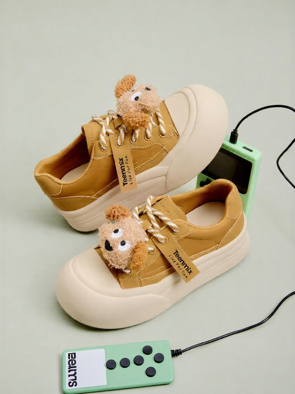 Teenmix | Thick Sole Height Increasing Women's White Sneakers ราคา 3,772 บาท*ส่งฟรี