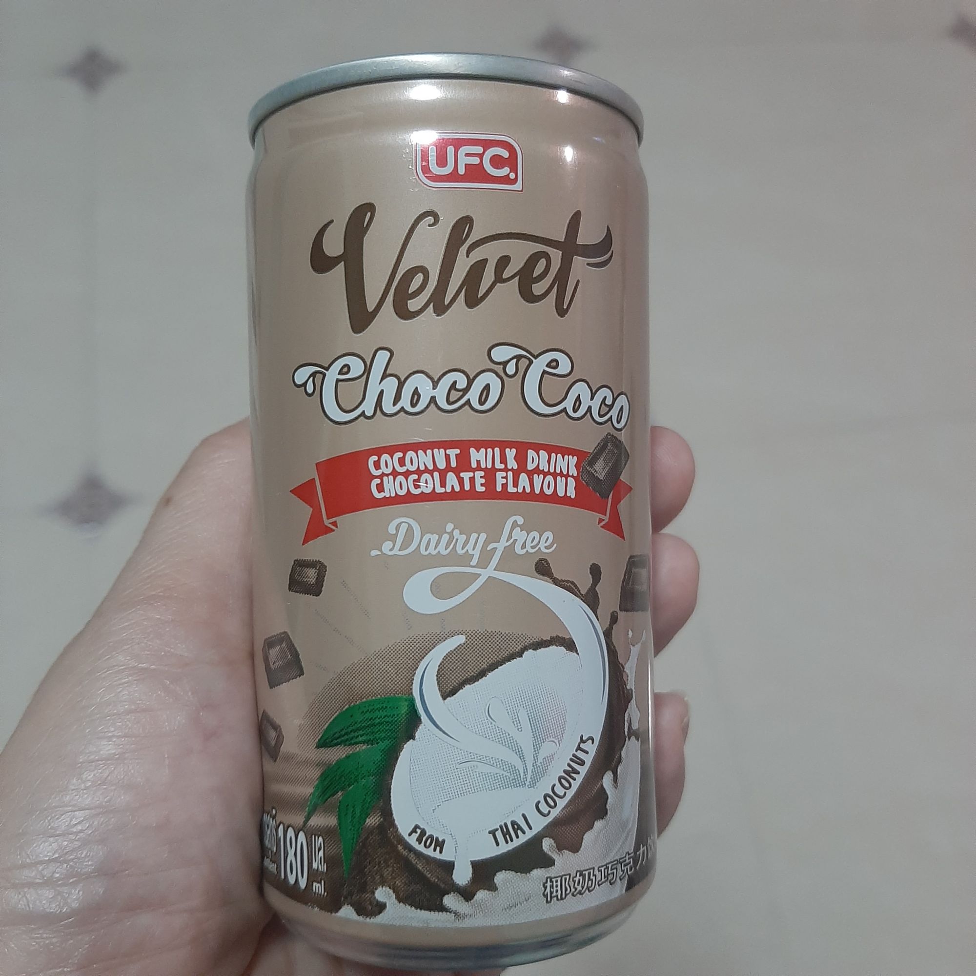 เครื่องดื่มน้ำนมมะพร้าวผสมช็อกโกแลตตรายูเอฟซี เวลเวท Coconut Milk Drink with Chocolate UFM
