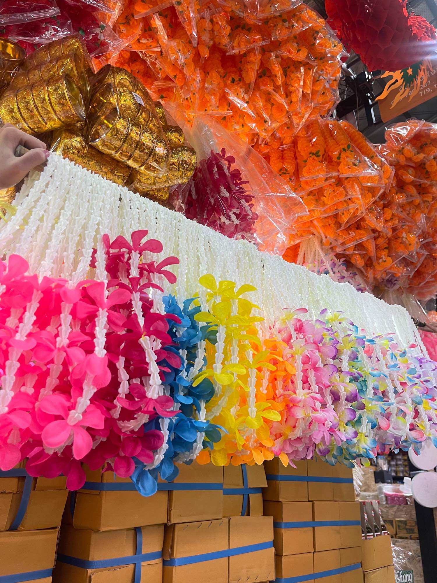 พวงมาลัยสงกรานต์ กลีบดอกลีลาวดี พวงมาลัยฮาวาย ราคาต่อ1เส้น ราคา  14 บาท*ส่งฟรี