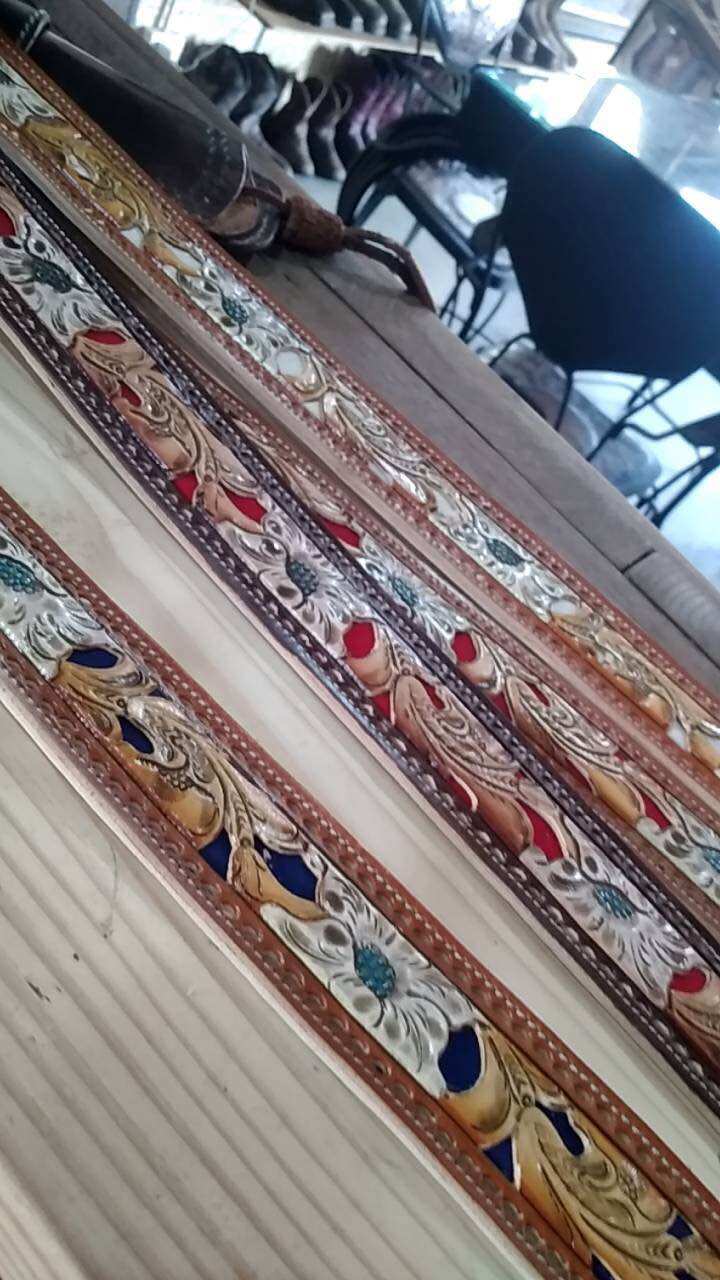 เข็มขัดดุนลายฉลุพื้นแดงดอกไม้เกรดเอบวกขนาด40มมสีคลาสสิคพร้อมหัวซิ้งค์easyrider ราคา 1,300 บาท*ส่งฟรี