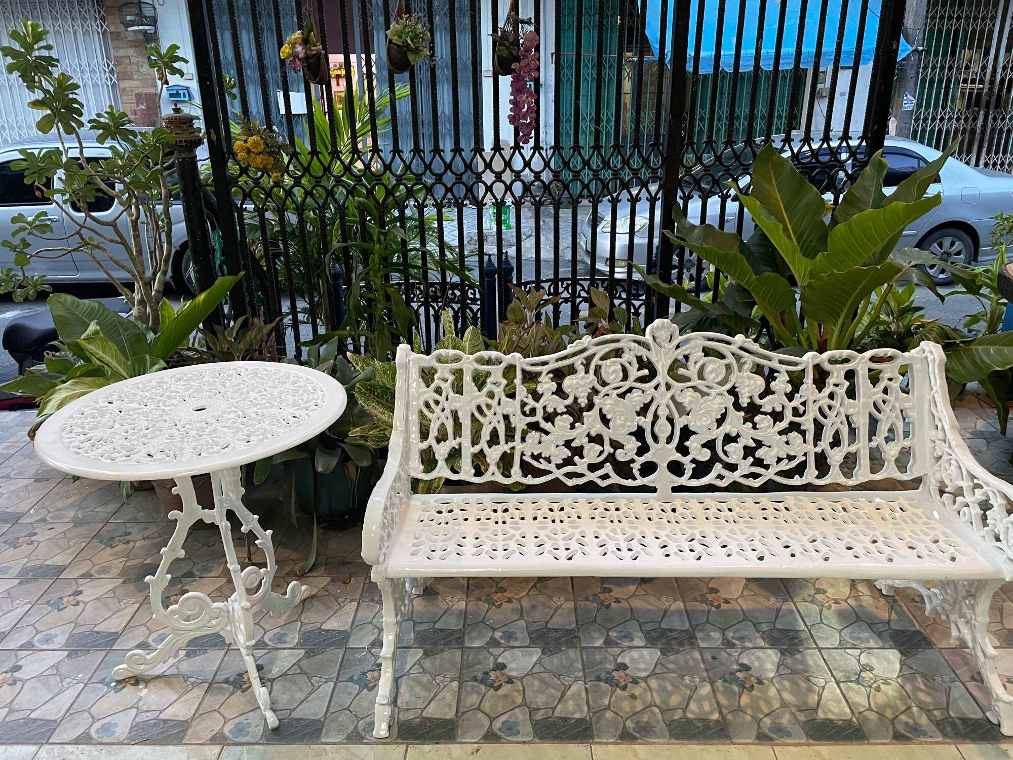 เซตม้านั่งสนามอัลลอยด์ พร้อมโต๊ะ สีขาว แต่งสวนยุโรป ราคา 19,999 บาท*ส่งฟรี