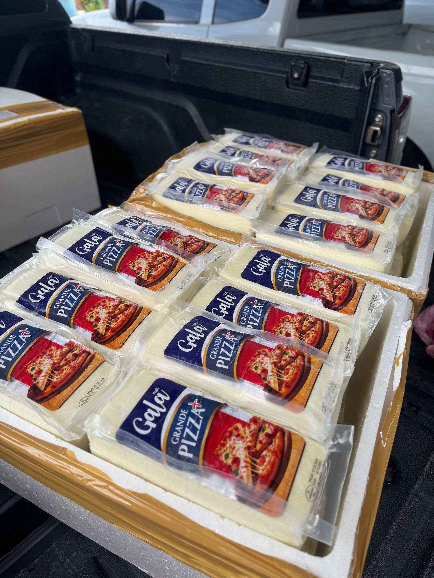 Qora erkaklar bilan boshqa odamlarning xotinlarining pornosini tomosha qilish Koloniyada yalangoch