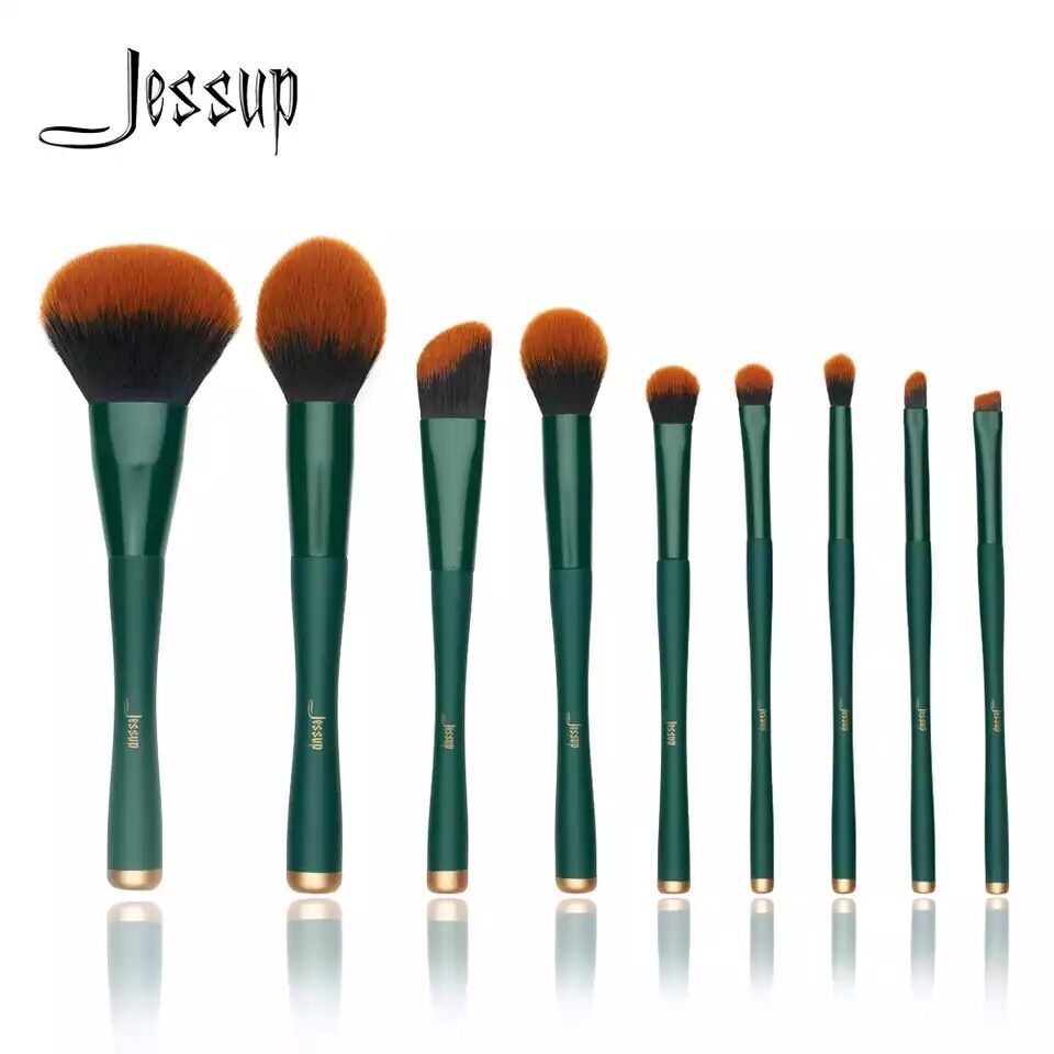 Trekking Green Set 9 Pcs/เซ็ตแปรงแต่งหน้า ราคา 990 บาท*ส่งฟรี