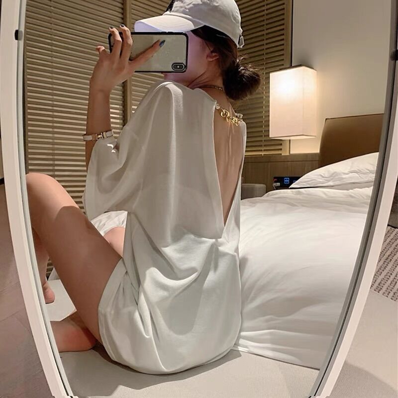 เสื้อยืดเสื้อยืดแขนสั้นเปลือยหลังหลวมเสื้อยืด midi เสื้อเปิดหลัง เสื้อแหวกหลัง เสื้อตัวยาว แฟชั่น หลวม เสื้อโชว์หลัง ราคา 109 บาท*ส่งฟรี