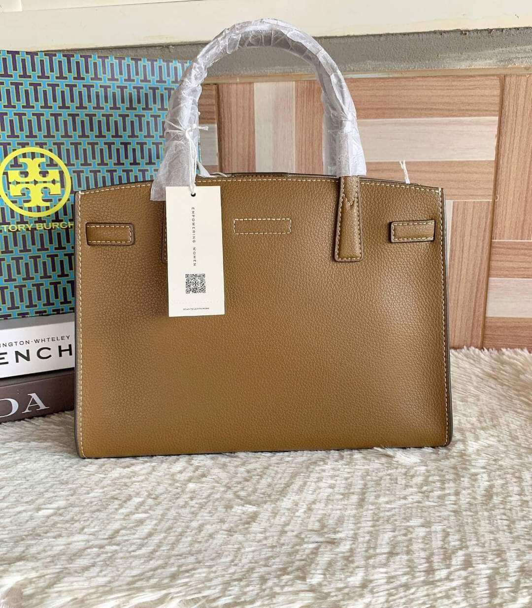 Tory burch Small Robinson Satchel Handbags 143194 Size : H8.5 x L11.1 x  D3.9 ราคา 11,990.- 📦พร้อมส่ง