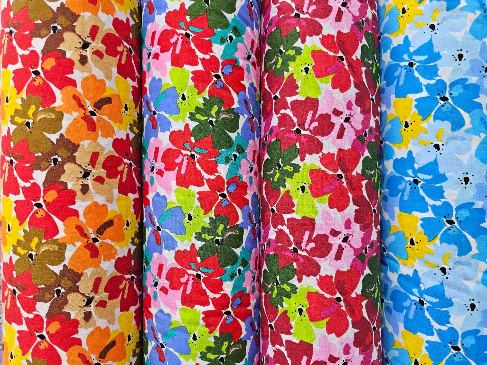 ผ้าลายดอก ลายดอกสงกรานต์ ผ้าคอตตอนทีซี หน้ากว้าง 45”(115ซม) ราคา  58 บาท*ส่งฟรี