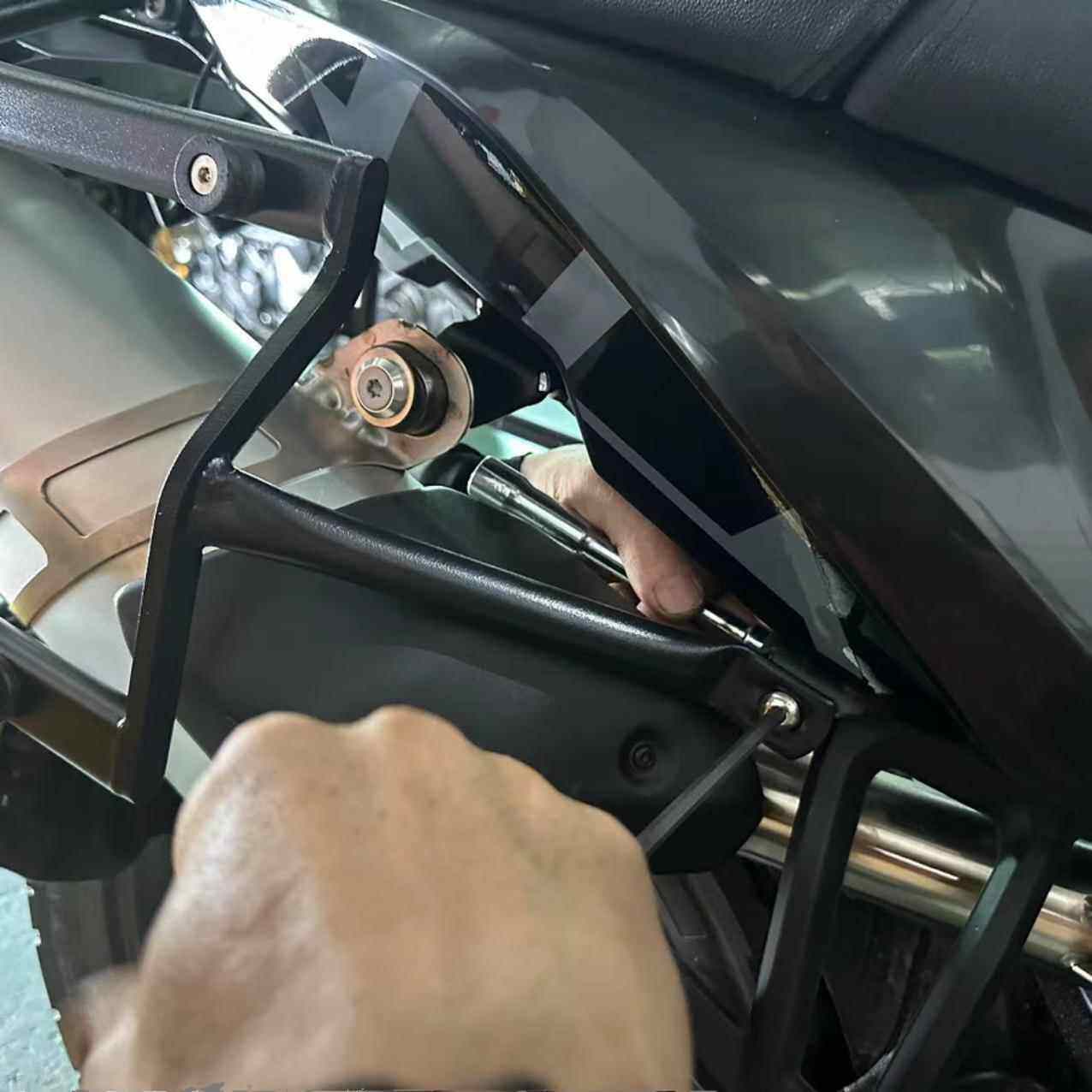 YIYUE | KTM Motorcycle Side Case Support Aluminum Triple Box Bracket ราคา 7,881 บาท*ส่งฟรี