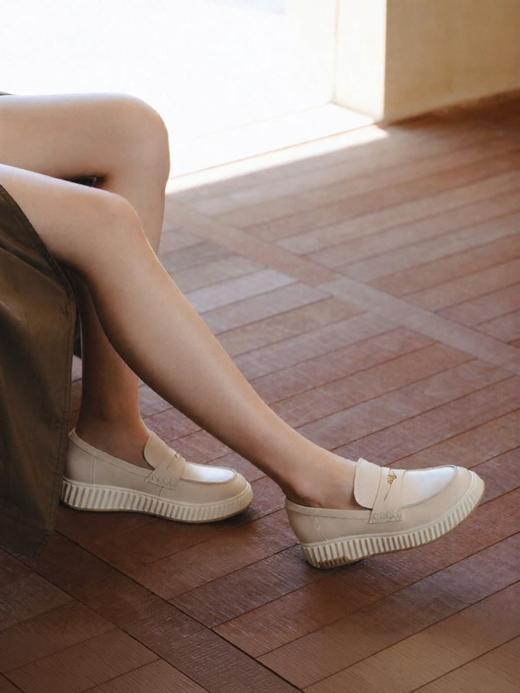 73 Hours | Easy-to-Wear Versatile Shoes ราคา 8,021 บาท*ส่งฟรี