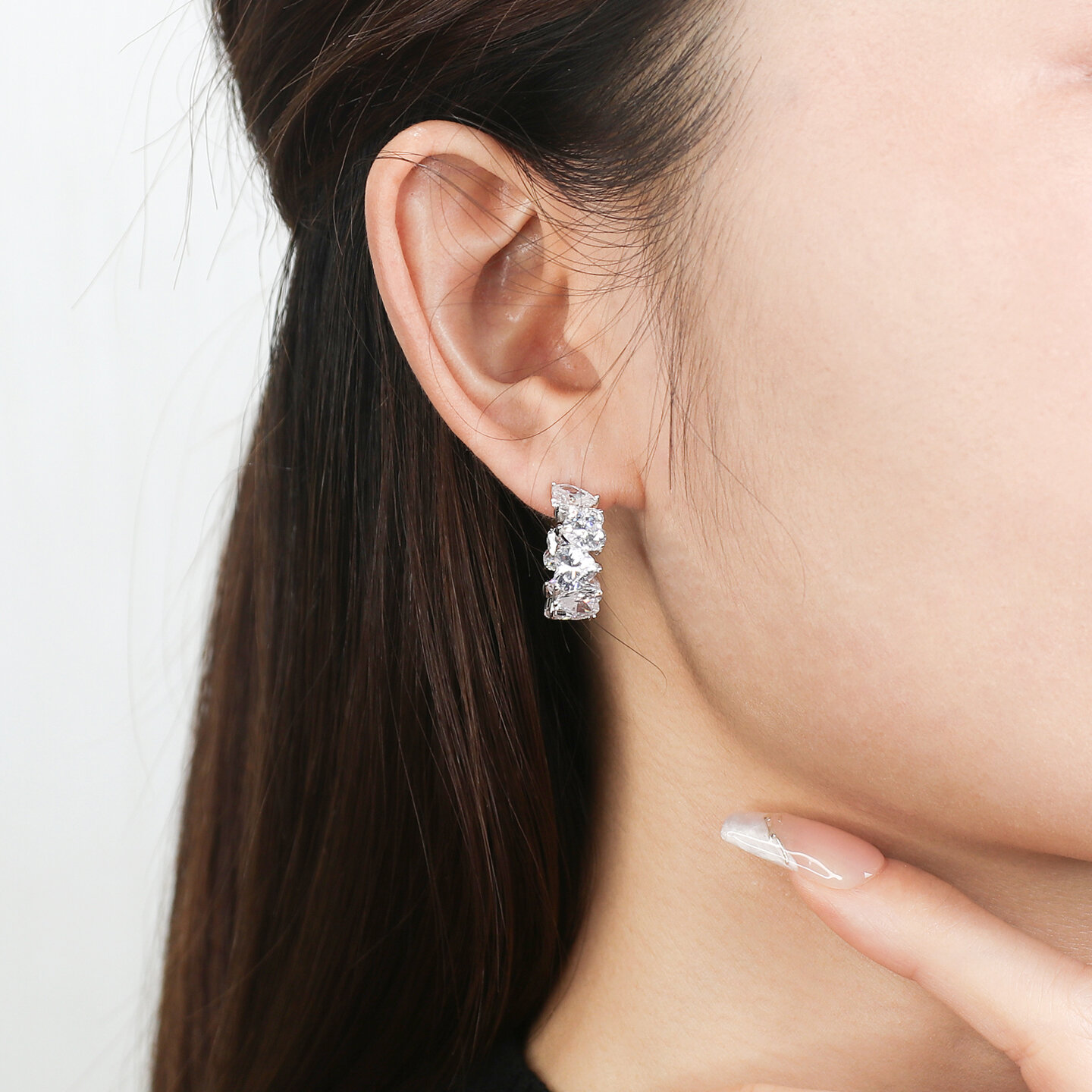 [HANJIU | Unique Pure Silver Flashy Ice Crystal Ear Circles,HANJIU | Unique Pure Silver Flashy Ice Crystal Ear Circles,] ราคา 2,620 บาท*ส่งฟรี
