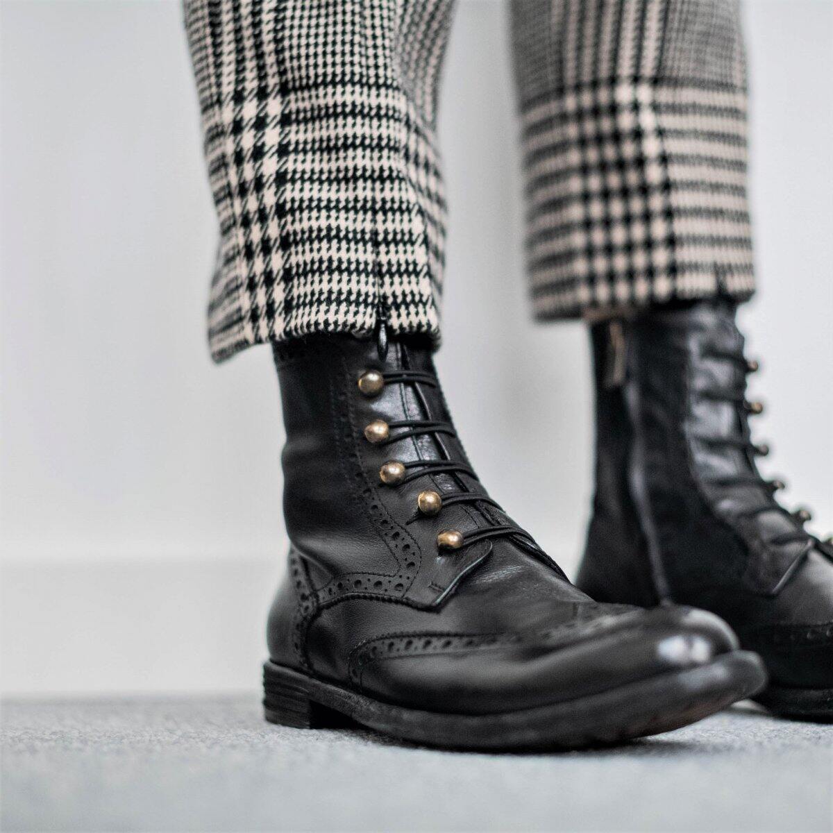 หัวเข็มขัดทองแดงคลาสสิก ดีไซน์ Handmade อิตาเลี่ยน Officine Creative Block รองเท้าสั้นรอบ Toe รองเท้าส้นสูงแฟชั่น Boot สําหรับผู้หญิง ราคา  35,240 บาท*ส่งฟรี