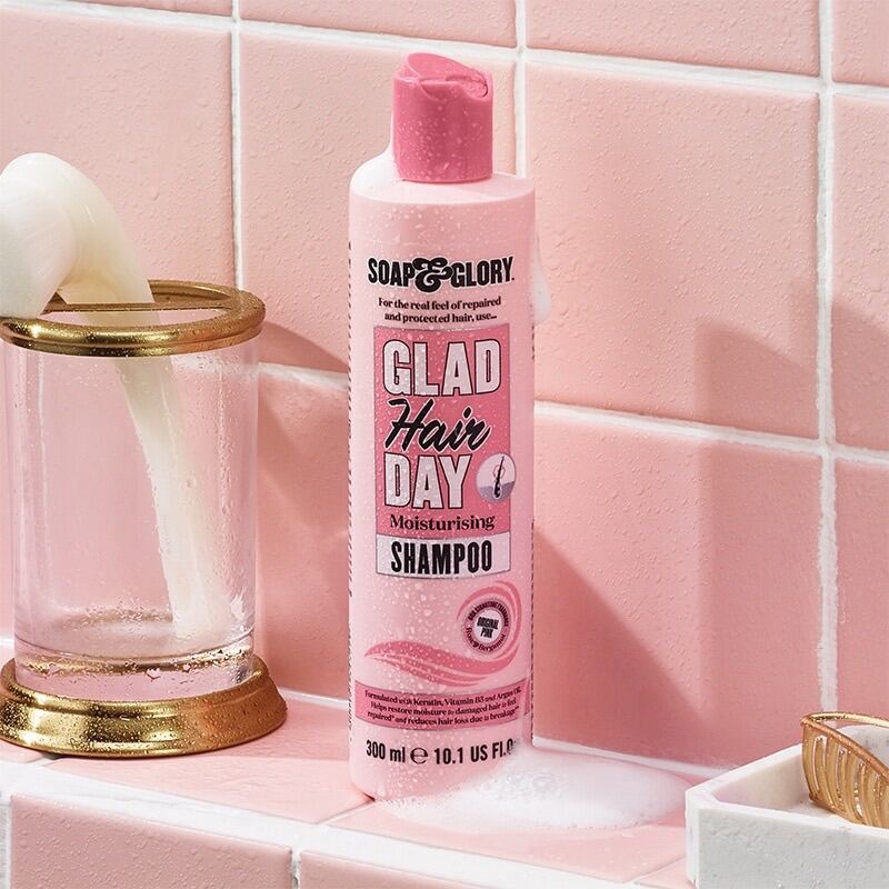 Soap & Glory โซพ แอนด์ กลอรี่ แกลด แฮร์ เดย์ มอยส์เจอไรซิ่ง แชมพู 300