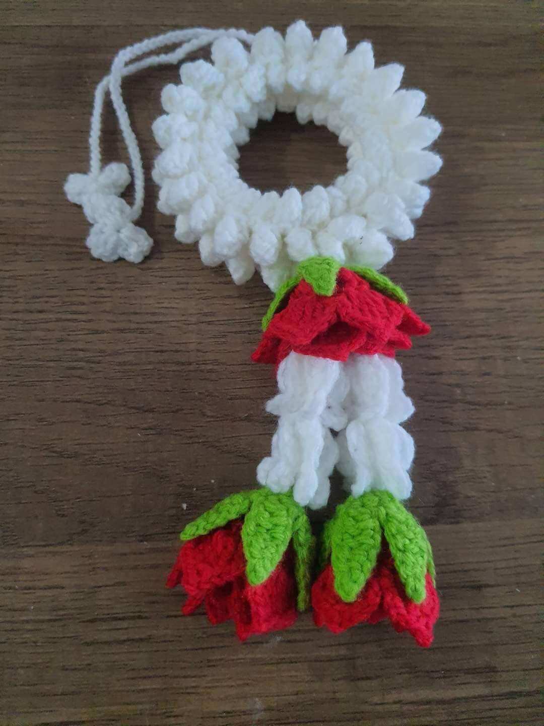 พวงมาลัยถักโครเชต์ crochet (ดอกปลายแหลม) พวงมาลัยห้อยกระจกรถ