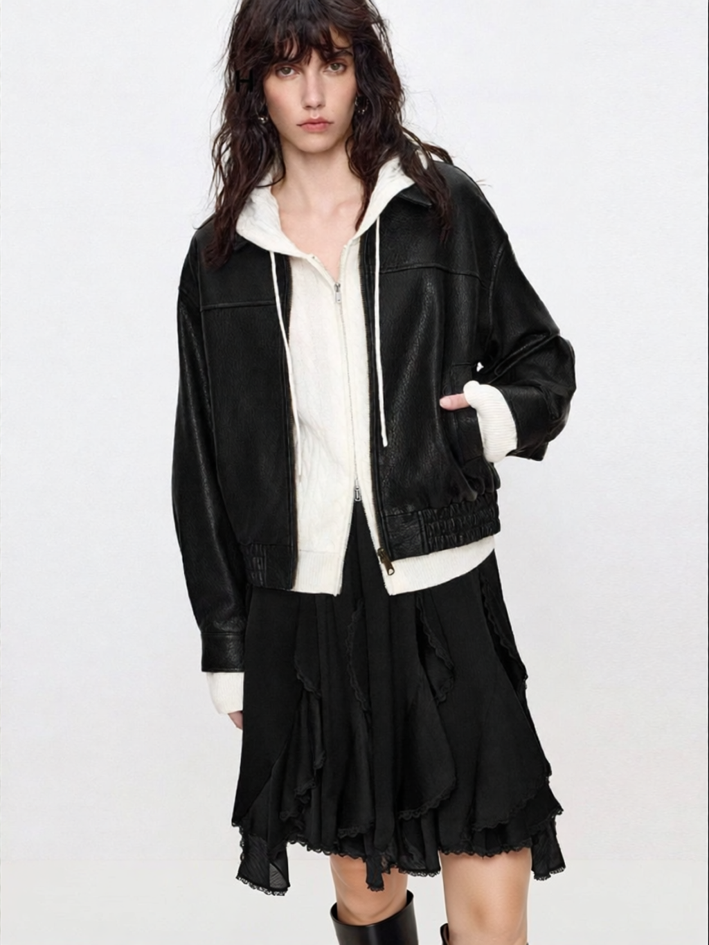 เสื้อแจ็คเก็ต เสื้อคลุมสตรี URLAZH หนังสั้นคอปก Biker Vintage สีดำ ราคา 36,625 บาท*ส่งฟรี