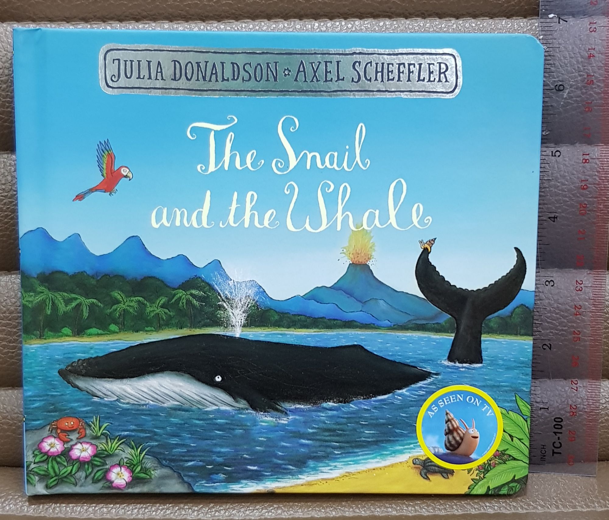 The snail and the whale By Julia Donaldson ของแท้นำเข้าจากประเทศอังกฤษ กระดาษแข็งหนาทุกหน้า