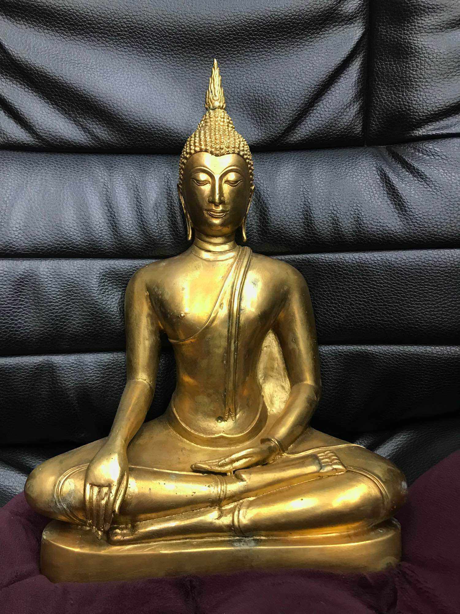 The Modern Buddha Statue in Chiang San Is 8 Inches Tall and Weighs Approximately Ten and a Half Kilograms.