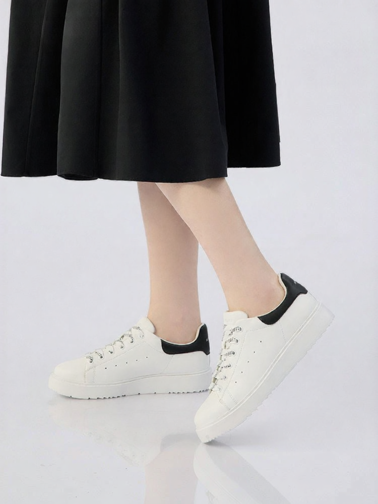 DEEP BREATH | Flat White Sneakers ราคา 3,565 บาท*ส่งฟรี