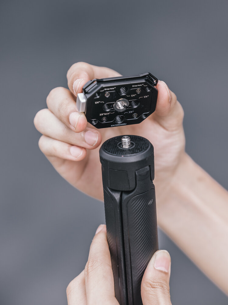 Ulanzi | Quick Release Plate for Camera Compatibility with DJI Gimbal Dual Lock Safety Drop Prevention ราคา 948 บาท*ส่งฟรี