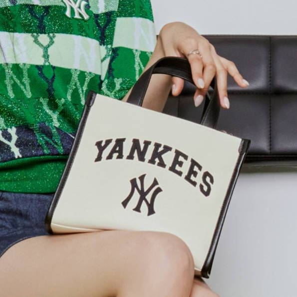 MLB Varsity Basic Canvas L-Tote Bag NEW YORK YANKEES 📌(ทักเชทก่อน