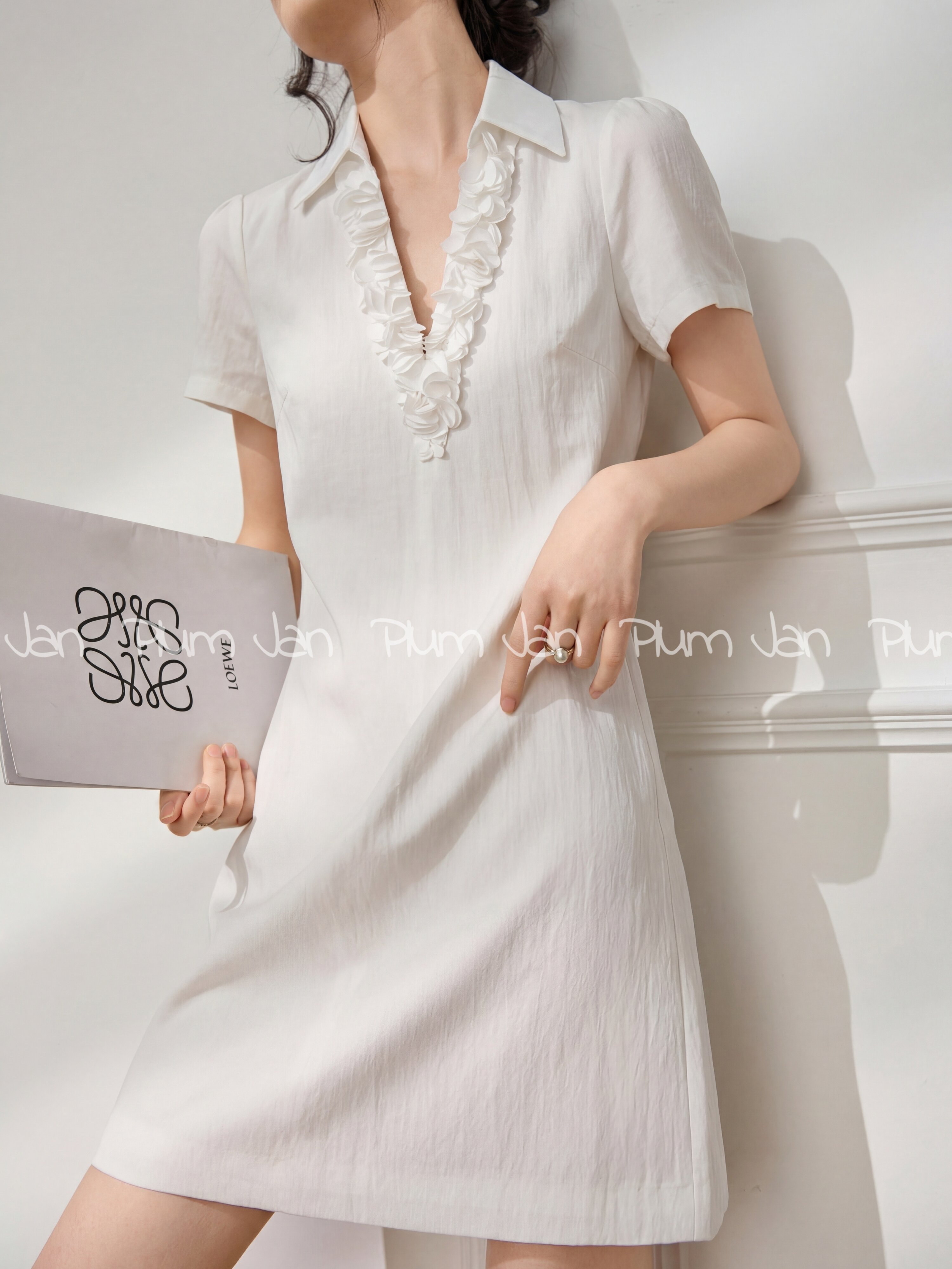 PlumJan | Simple White Lace V-Neck A-Line Slim Fit Dress ราคา  6,447,763 บาท*ส่งฟรี