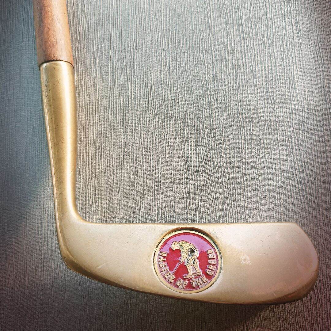 Putter Vintage For Collection  ก้านทำด้วยไม้ กริฟพันด้วยหนัง สำหรับผู้ที่รักการสะสม เล่าตำนานกอล์ฟแบบยาวๆ ราวปี 1940 เรามีไม้กอล์ฟโบราณ Putter แปลกๆ  ของอยู่เมืองเชียงใหม่ ยินดีส่งให้ทั่วไทยครับ