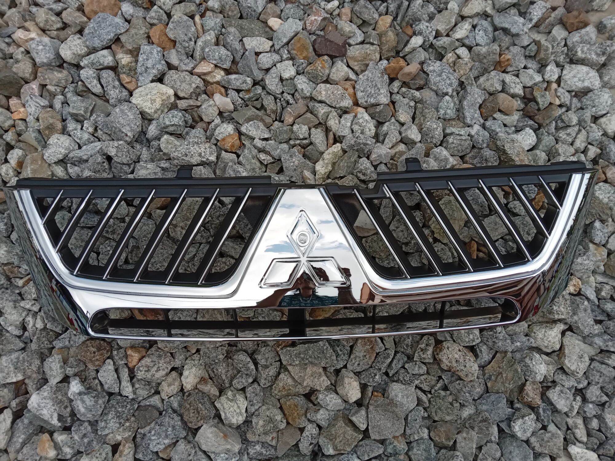Front grill MITSUBISHI STARDA plating-original for Mitsubishi Starda year 2003-2005 ราคา 1,350 บาท*ส่งฟรี