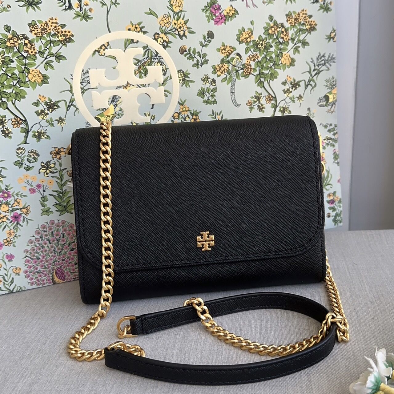 ขายแต่ของแท้ Tory Burch Emerson Saffiano Chain กระเป๋าสะพาย 2 สี ราคา 5,990 บาท*ส่งฟรี
