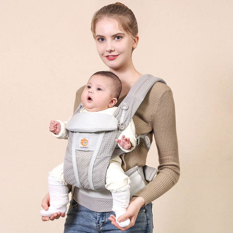 เป้อุ้มเด็ก Egobaby Omni Breeze ตําแหน่งพกพาทั้งหมดตาข่ายระบายอากาศพร้อมการรองรับเอวที่เพิ่มขึ้นและการไหลเวียนของอากาศ (7-45 ปอนด์)