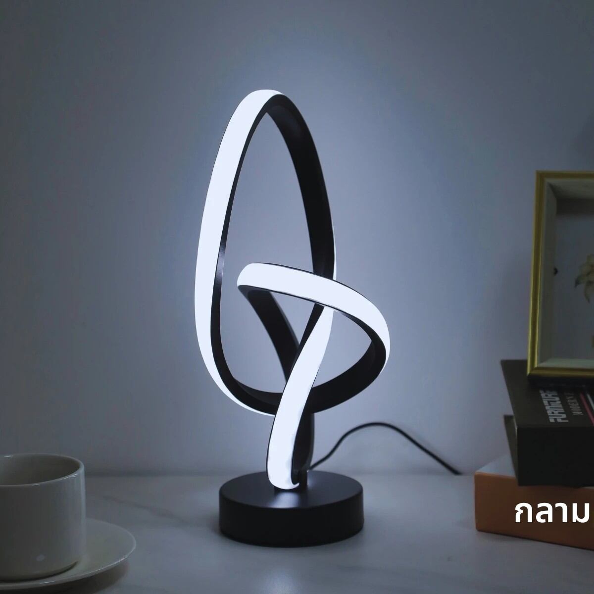 โคมไฟตั้งโต๊ะ LED ดีไซน์เรียบง่ายและสร้างสรรค์ พร้อมพอร์ต USB ปรับความสว่างได้สามสี เหมาะสำหรับห้องนอน ห้องนั่งเล่น บ้าน และสำนักงาน