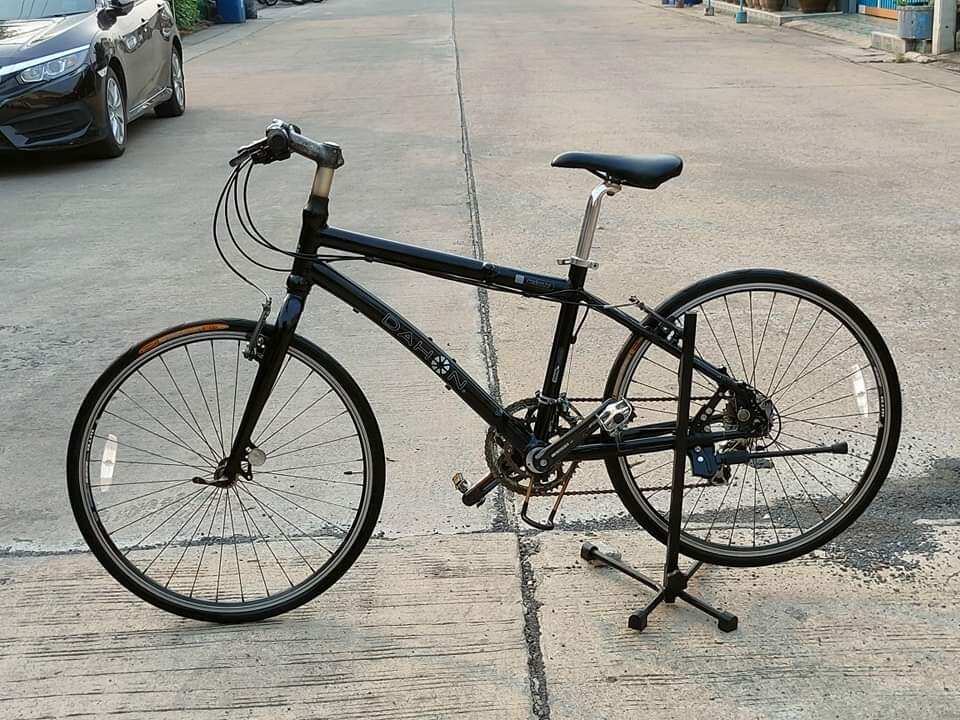 เสือภูเขาพับได้ Dahon Cadenza มือสองจากญี่ปุ่น 16 speeds (2x8) วงล้อ 26 นิ้ว เฟรมอลูมิเนียม เกรด 7005 ขนาดท่อตั้ง 16 นิ้ว ท่อนอน 21 นิ้ว สภาพสวย สีดำสวยเนียน ราคา 10,200 บาท*ส่งฟรี
