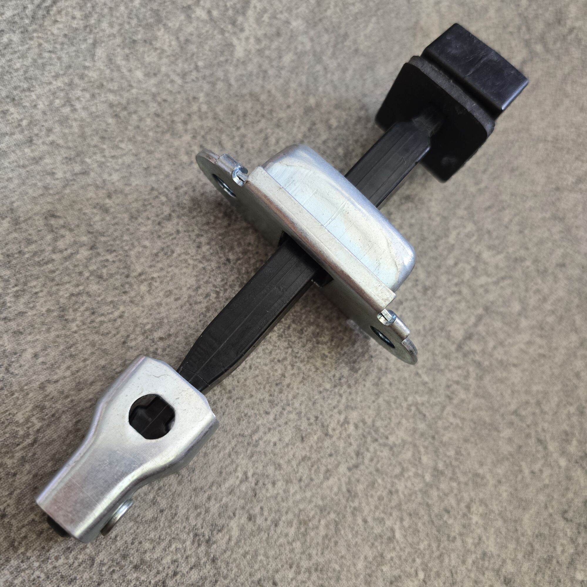 MITSUBISHI กันเลยประตู กันเลยประตูหน้า MITSUBISHI TRITON KA4T ใส่ได้ทั้ง ด้านซ้ายหรือขวา (L/R) กันเลยประตูหน้า # 5702-A080 # ราคา 380 บาท*ส่งฟรี