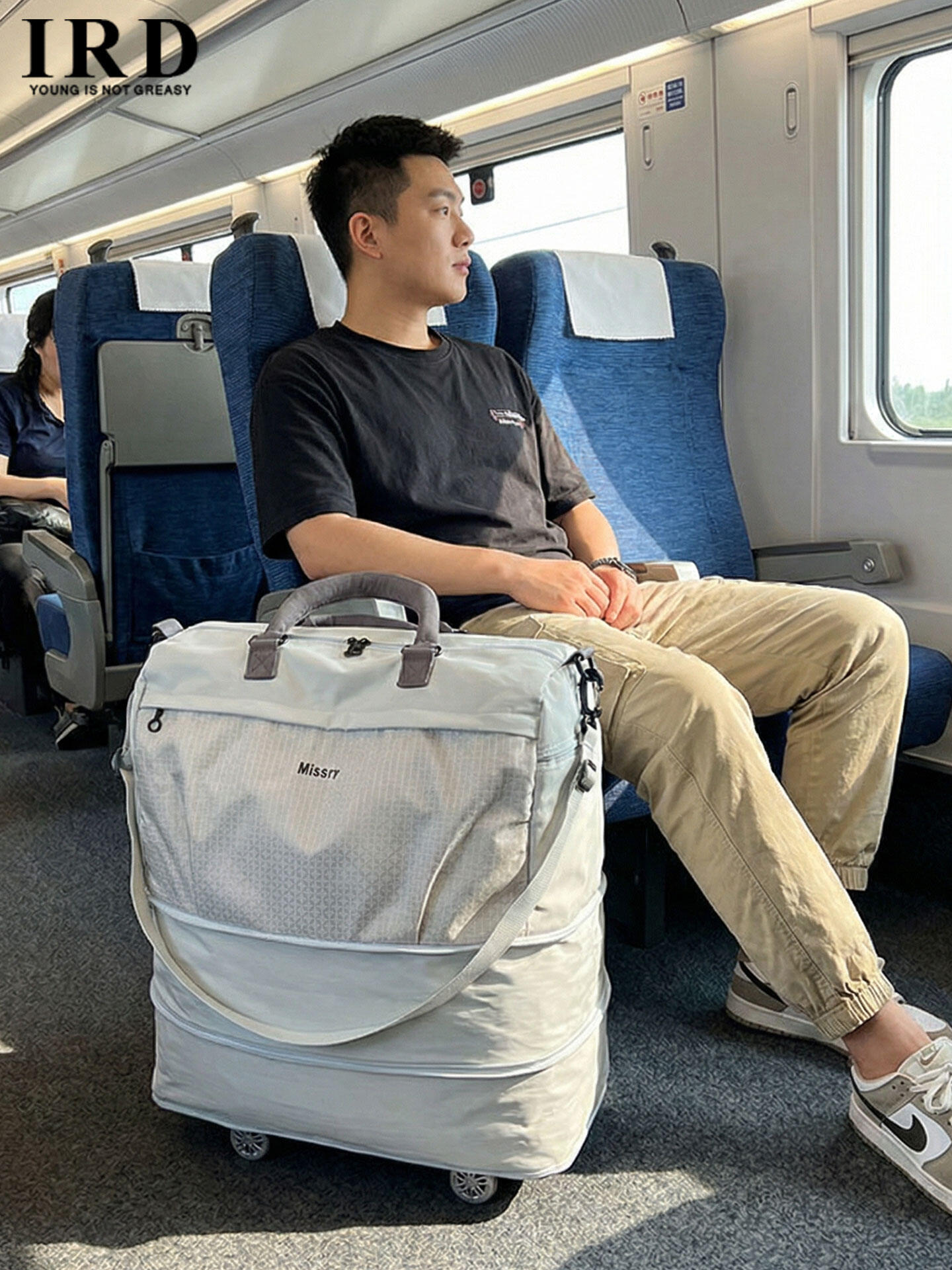 IRD|Detachable Spacious Wheeled Travel Bag