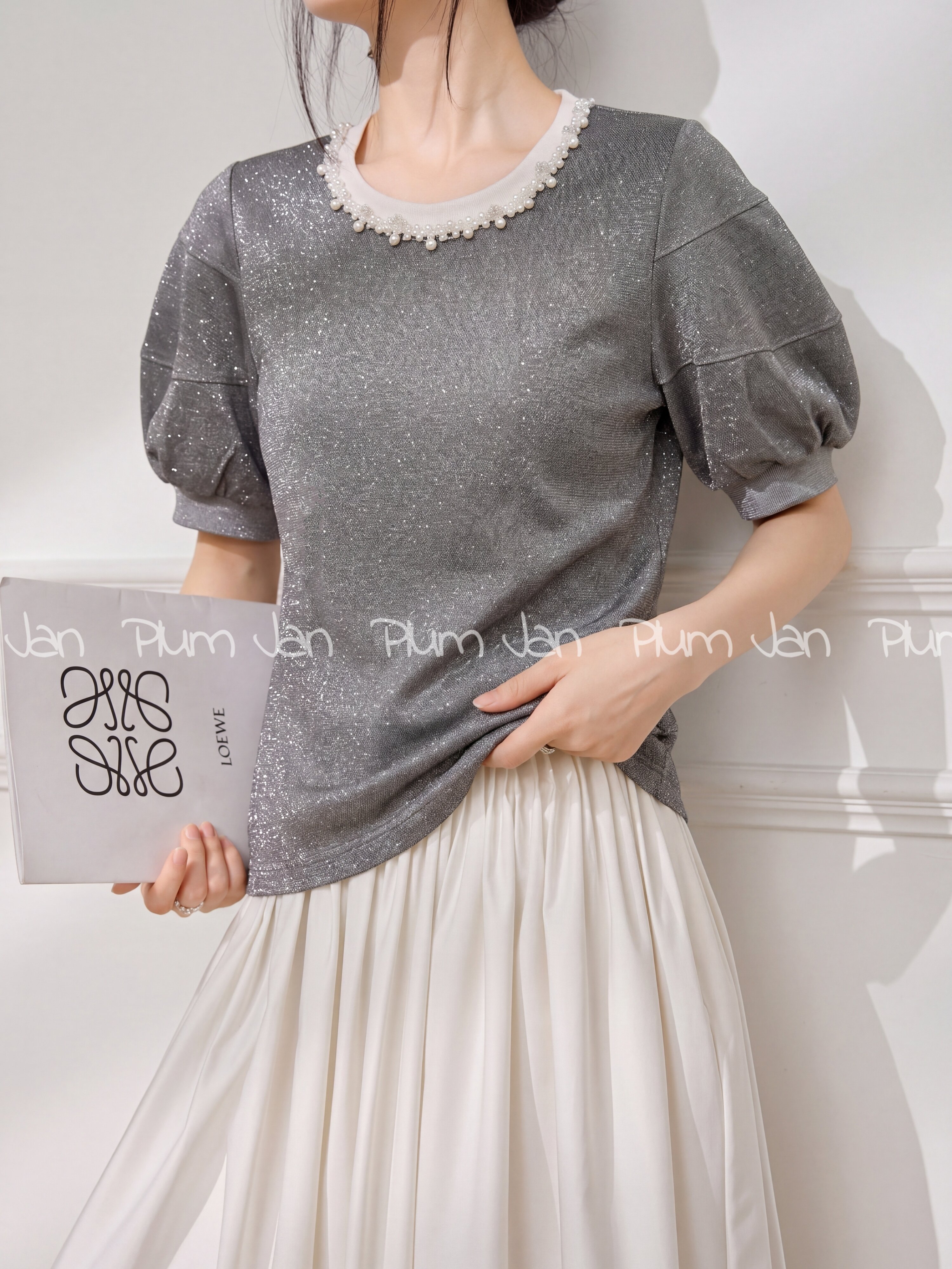 Sophisticated Chic Gray Sleeved Top with Sparkles and White Pleated Skirt Outfit ราคา  6,447,767 บาท*ส่งฟรี