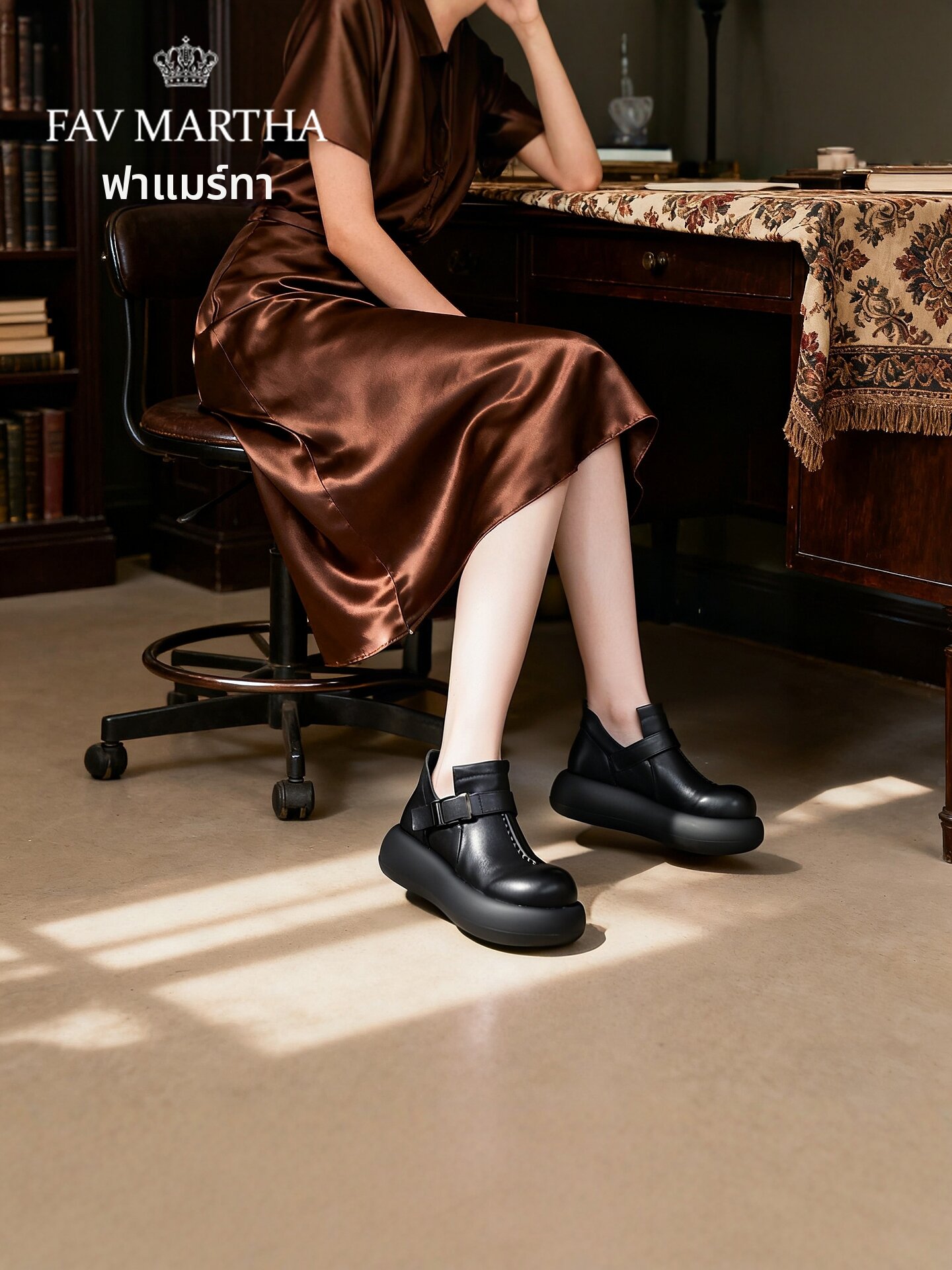 Thick Sole Retro Style Elevating Leather Boots ราคา 8,219 บาท*ส่งฟรี