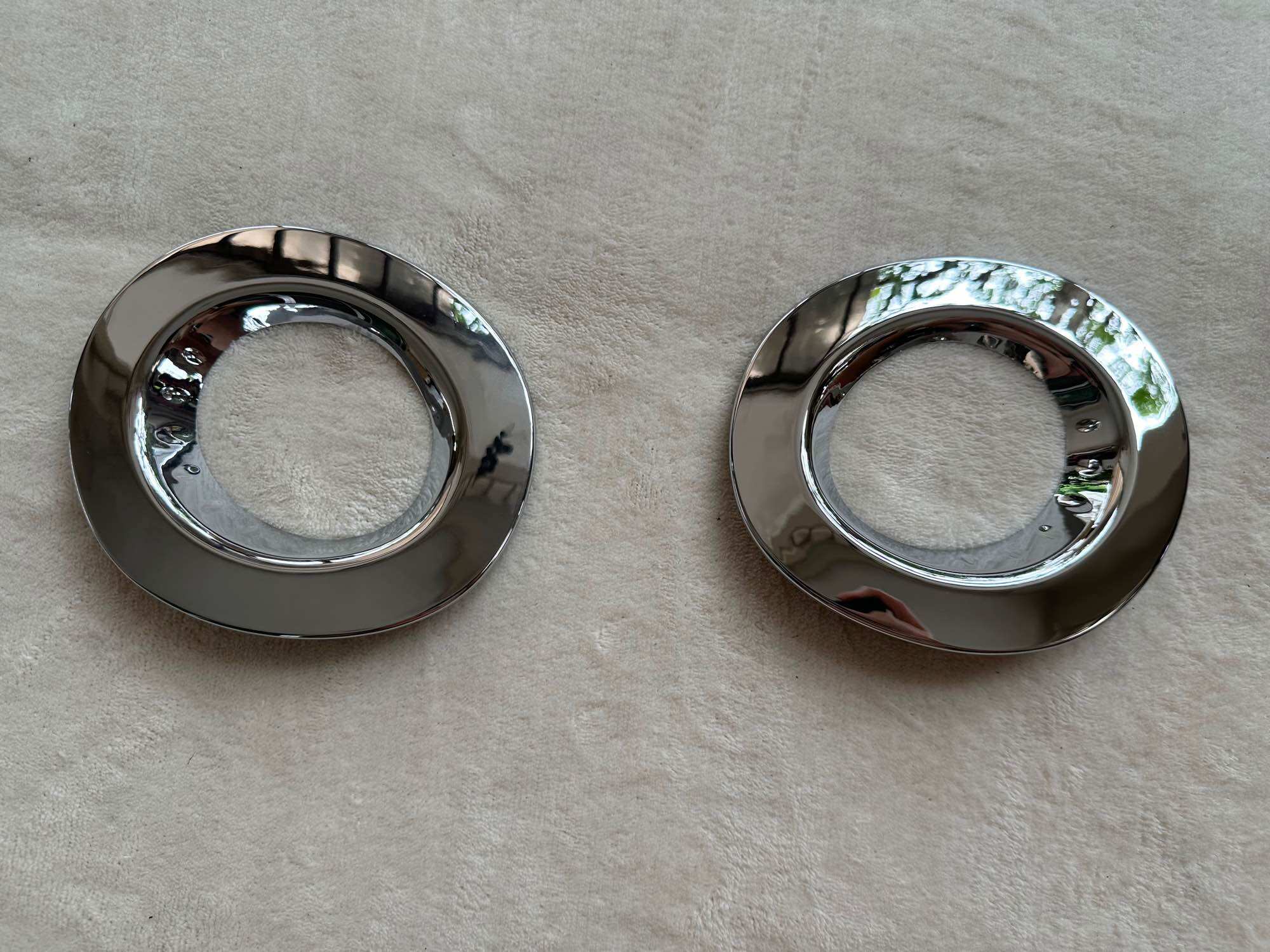 คิ้วโครเมี่ยม ครอบสปอตไลท์ สำหรับ Nissan March 2012 งานชุบอย่างดี มาพร้อมกาว2หน้า ติดตั้งง่าย ราคา 200 บาท*ส่งฟรี