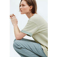 AMII | เสื้อยืดคอปกตัวอักษรปักคริสตัลสีบล็อก
