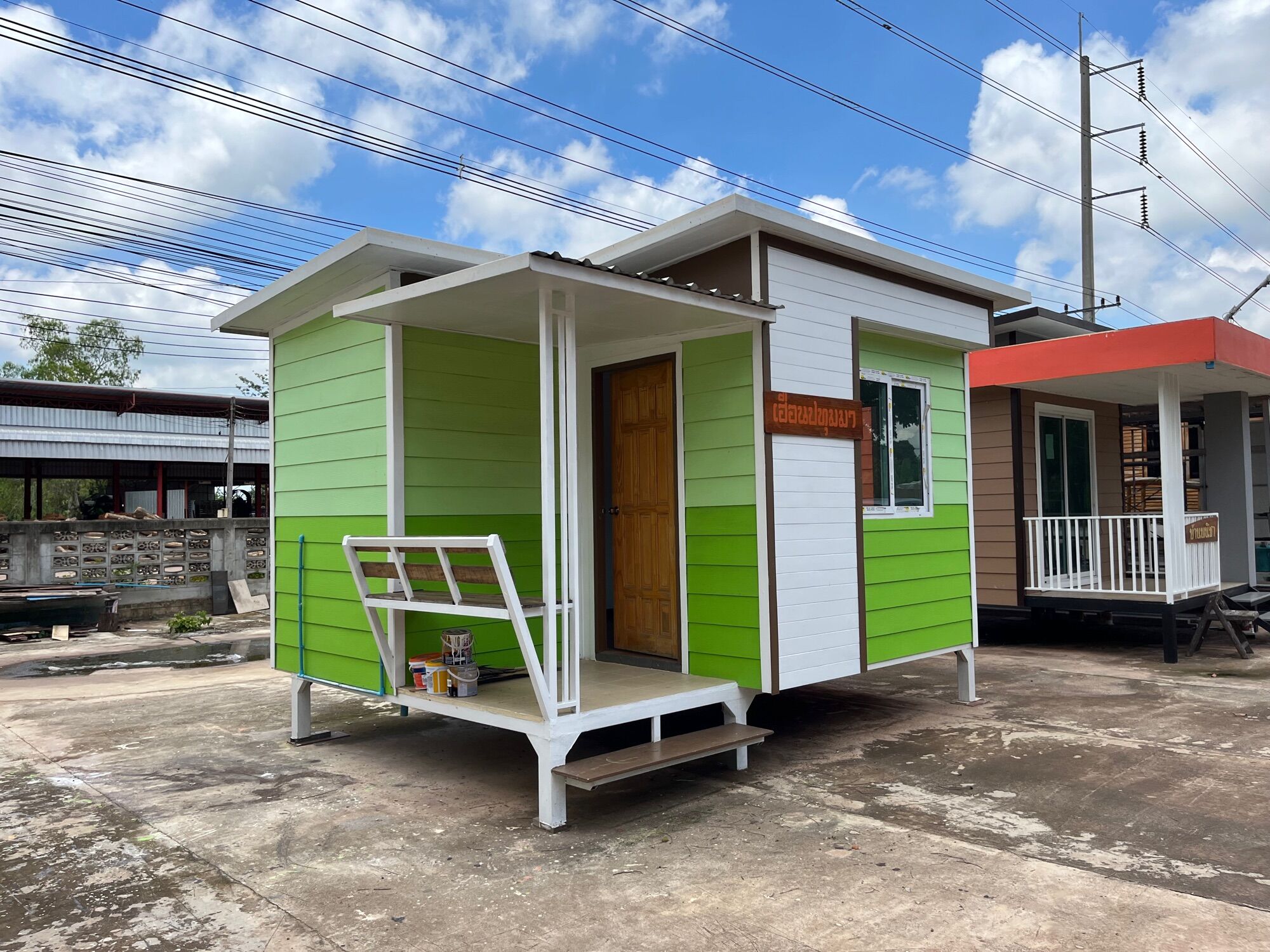 บ้านน๊อคดาว ห้องนอน 3 × 3 เมตร ห้องน้ำ 1.5 เมตร ระเบียงหน้า 1.5 เมตร ราคา  250,000 บาท*ส่งฟรี