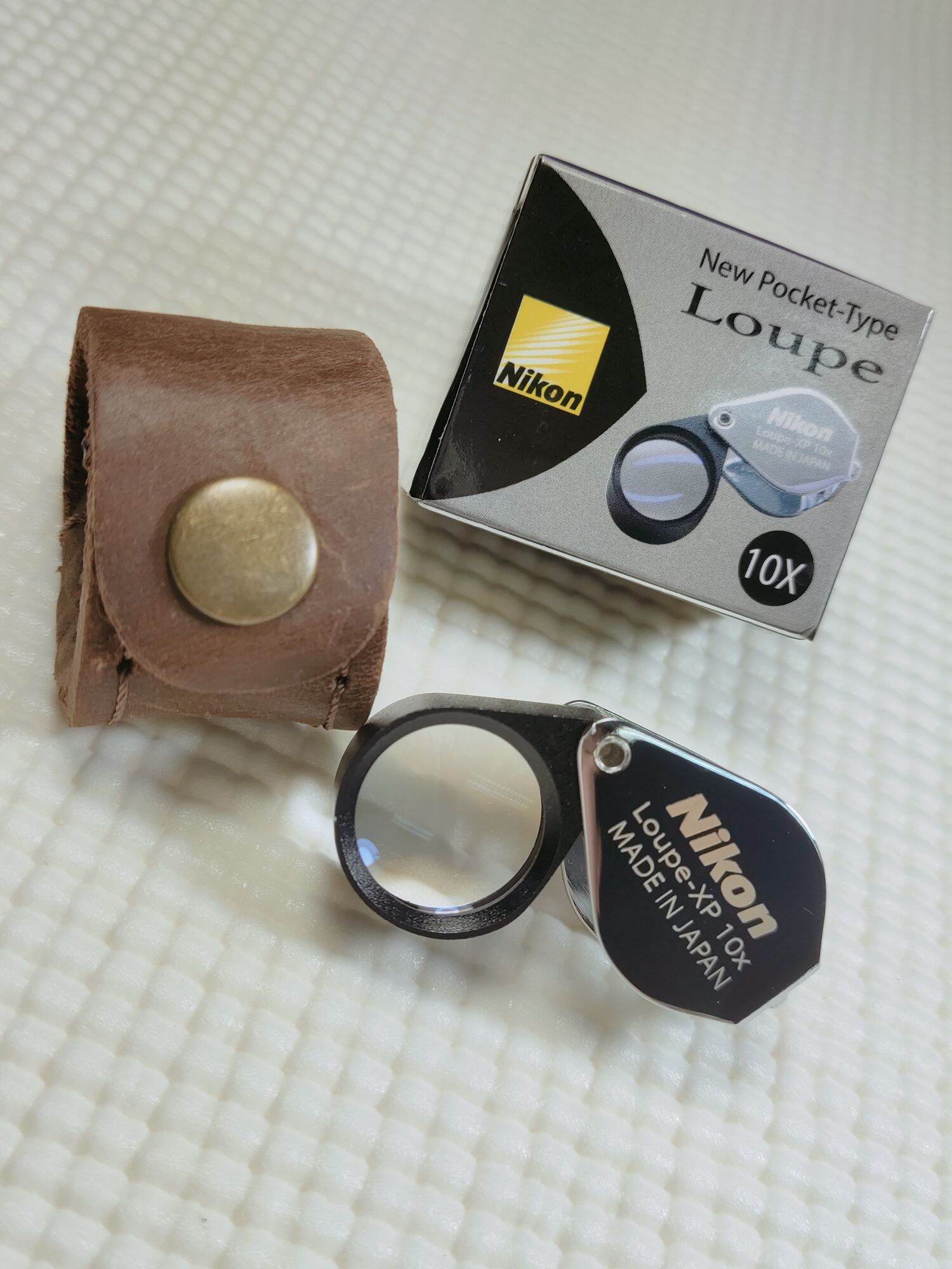 กล้องพระแท้ Nikon Lupe 10x คุณภาพเยี่ยมเกินราคา รับประกันความชัด ส่องชัดสบายตา แถมฟรีกระเป๋าหนังแท้1 แถมฟรีพระเครื่องแท้ปีลึกพร้อมส่องความชัด ราคา 350 บาท*ส่งฟรี