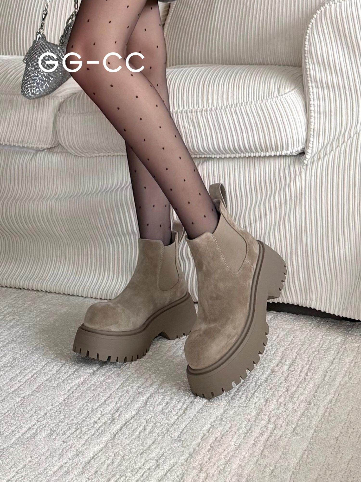GG&CC | Thick Soled Heeled Boots ราคา 8,266 บาท*ส่งฟรี