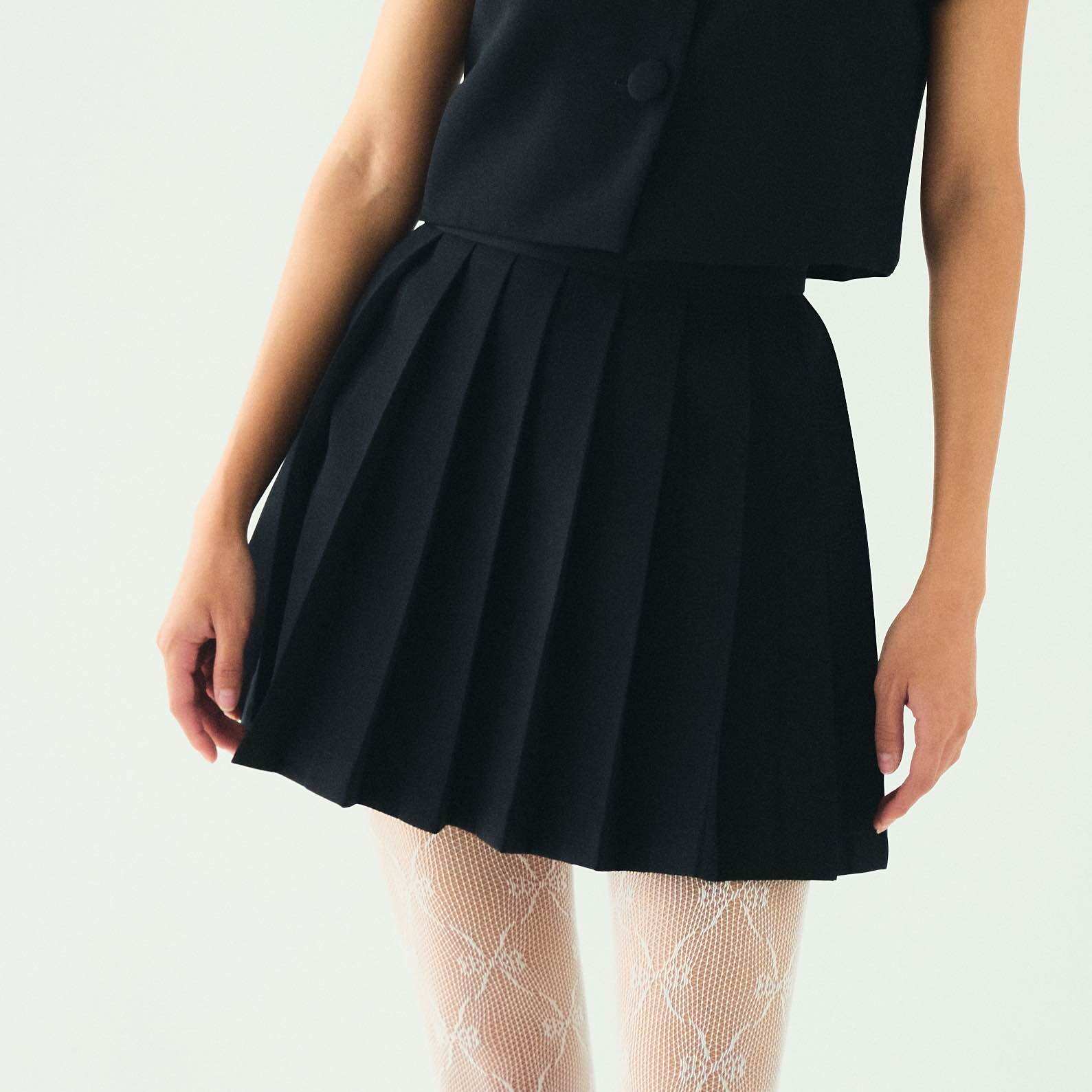 พรีออเดอร์จัดส่ง 4 เมษา PHAKPA NENE SKIRT ราคา 1,828 บาท*ส่งฟรี