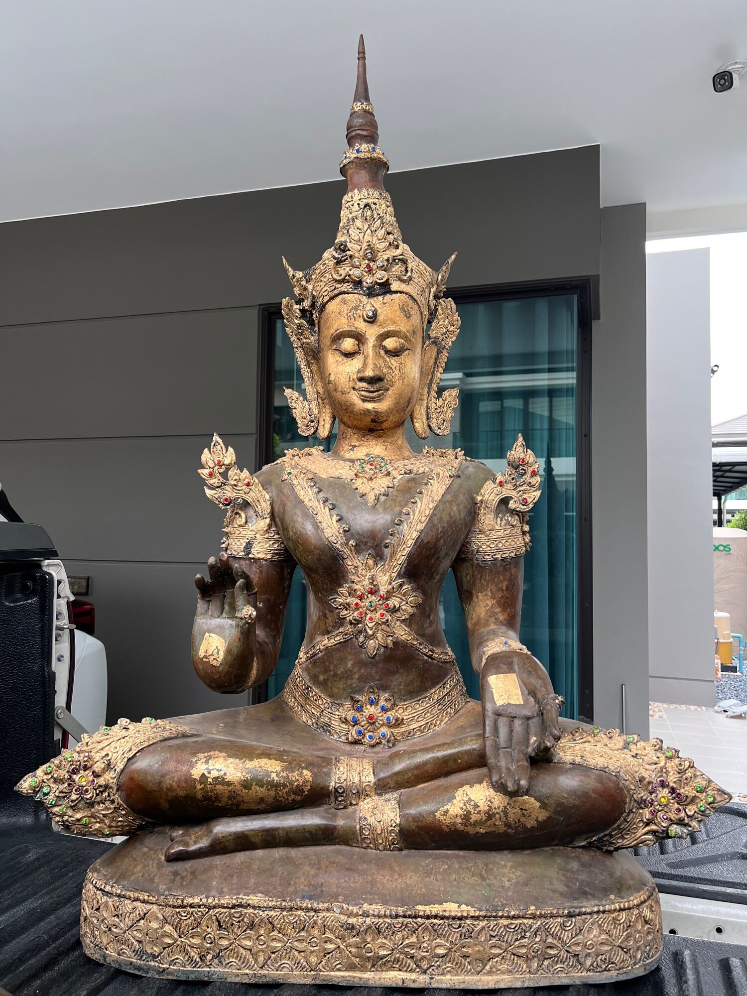 พระมหาจักรพรรดิ์ทรงเครื่อง หน้าตัก30นิ้ว เกศถอดได้ ราคา 69,000 บาท*ส่งฟรี